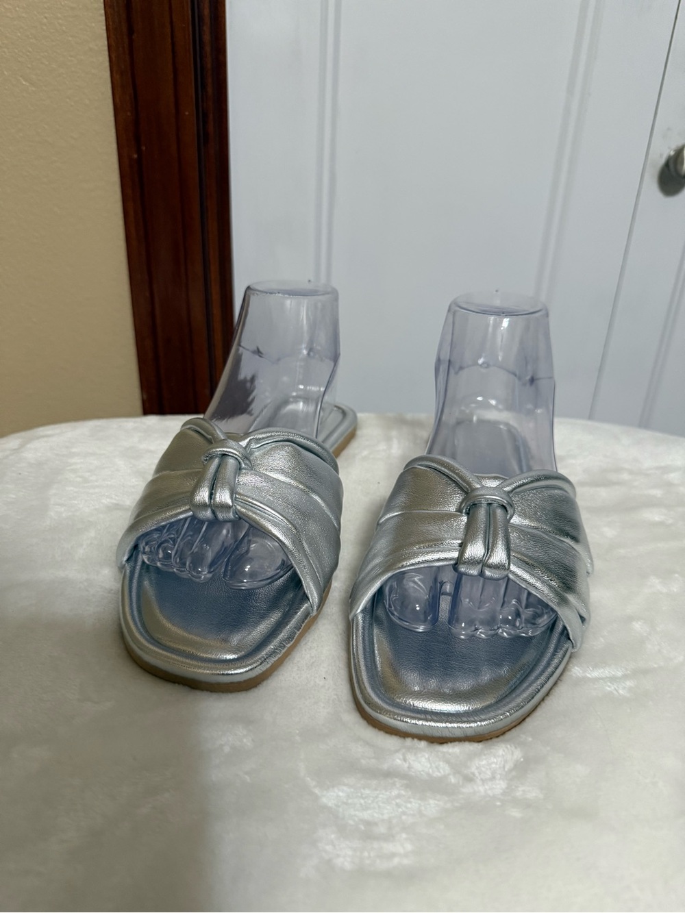 Seychelles Metallic Silver Knot Slide Sandals 8.5 NWOT - Picture 5 of 6